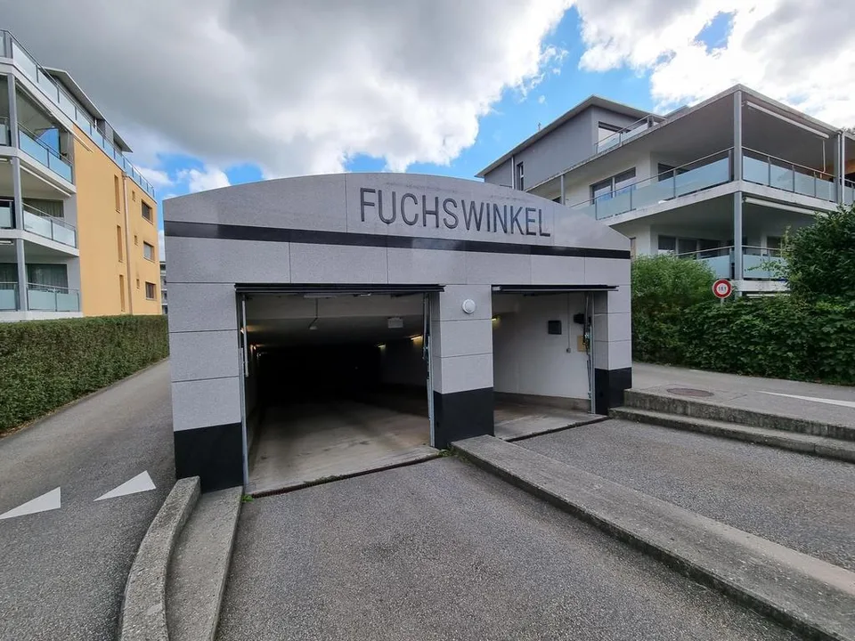 Einstellhallenplätze in Aarau Rohr zu vermieten!