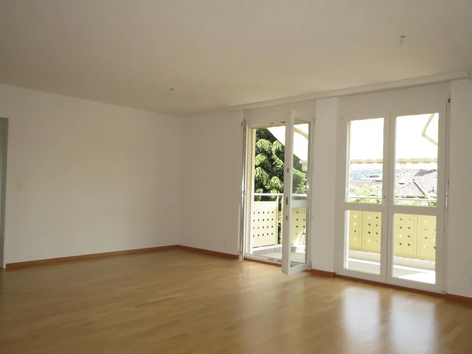 4.5-Zimmerwohnung an zentraler Lage, befristet bis 30.09.2027