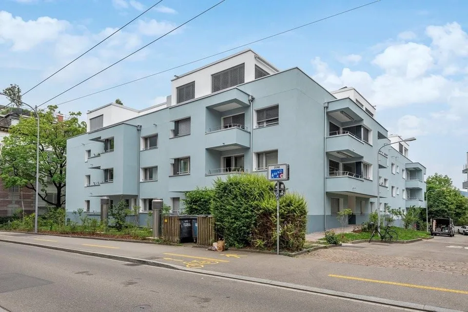 Komfortabler Tiefgaragenplatz in Zürich