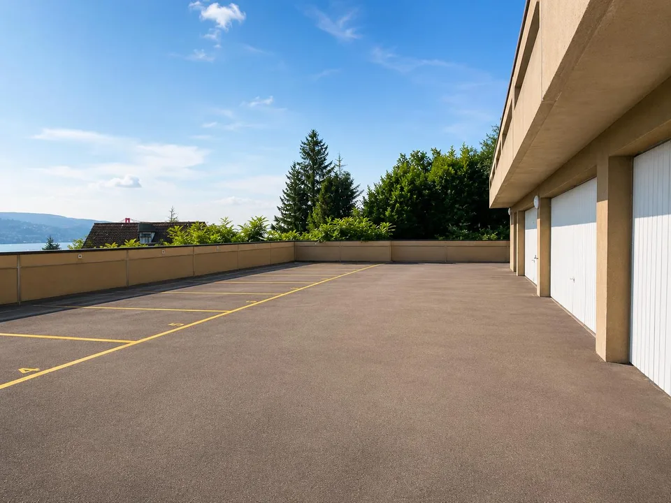 Sicherer Außenparkplatz mit Seesicht in Zürich