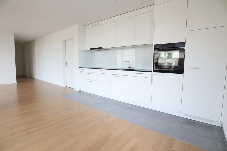 Ideal für mich! Moderne 2.5 Z-Wohnung mit eigenem Waschturm