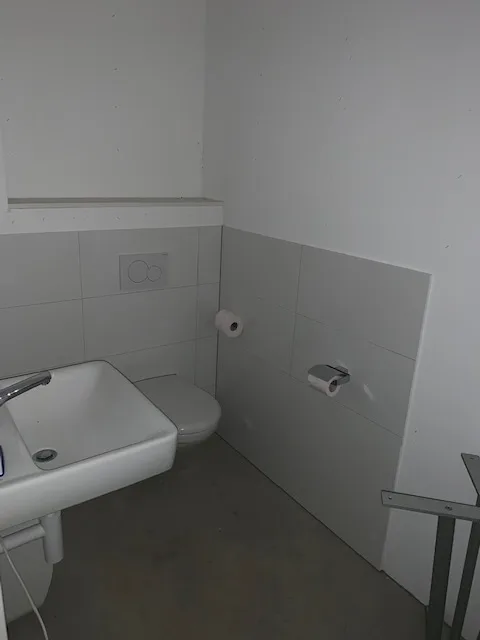 Moderne helle Gewerbefläche mit Schaufenster – photo 12 sur 16