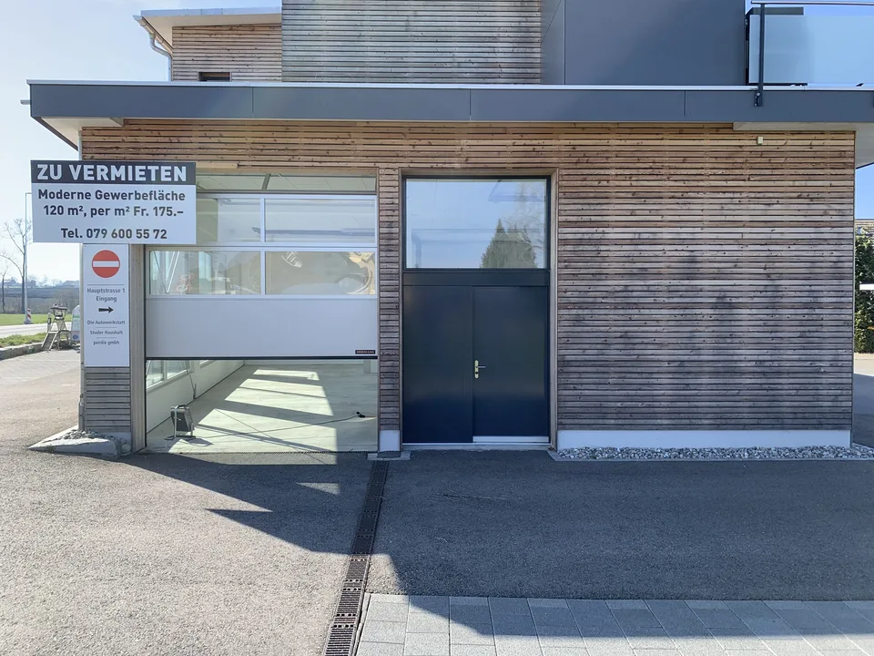 Moderne helle Gewerbefläche mit Schaufenster – photo 9 sur 16