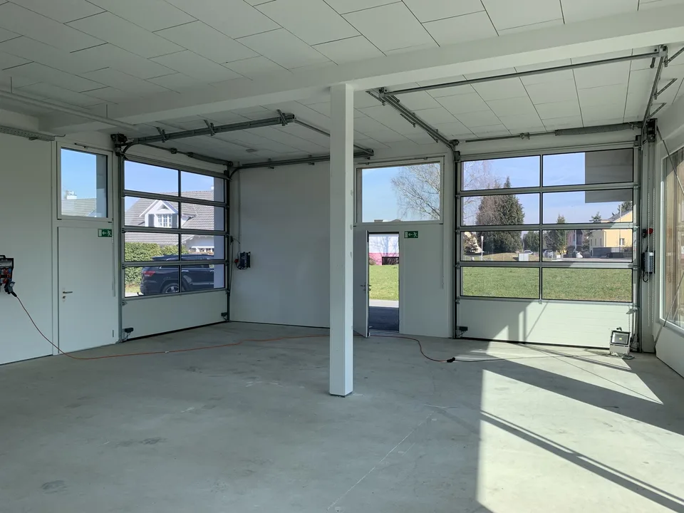 Moderne helle Gewerbefläche mit Schaufenster – photo 16 sur 16
