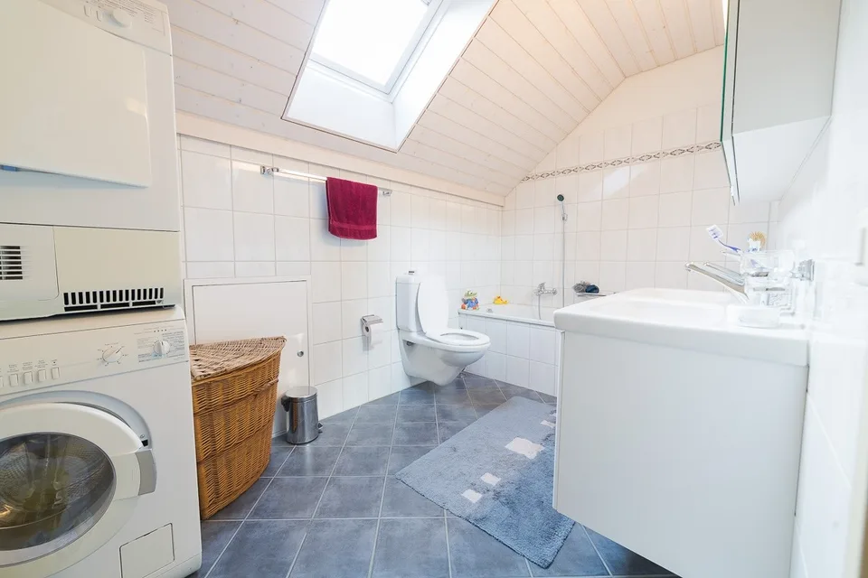 Freundliche, grosszügige 4.5-Zimmer Wohnung mit Balkon