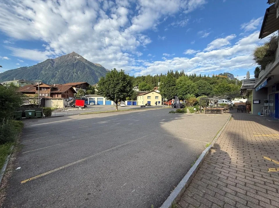 Attraktive Gewerbe-, Büro- oder Ladenfläche im Erdgeschoss (ca. 130m²)