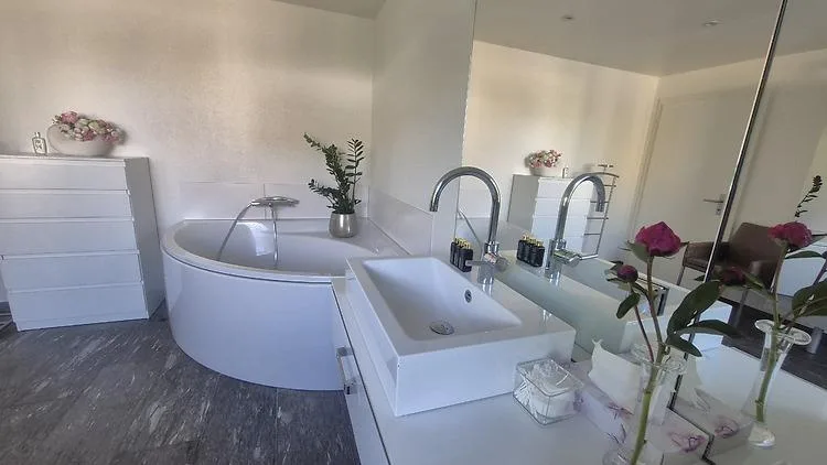 7 ZIMMER-HAUS IN RICHTERSWIL (ZH), MÖBLIERT, TEMPORÄR – Foto 14 von 15