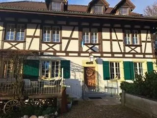 Einmalige Gelegenheit - wohnen im denkwürdigen "Schwanen"