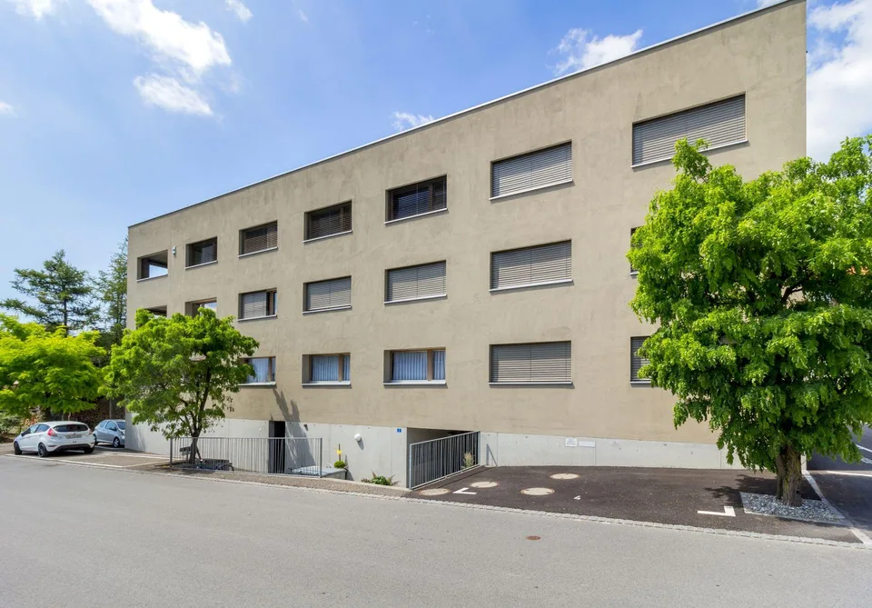 moderne 3.5 Zimmer-Wohnung im Hochparterre