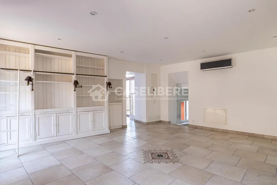 DUPLEX DI 3.5 LOCALI CON TERRAZZA E VISTA SUL LAGO NEL CUORE DI ASCONA