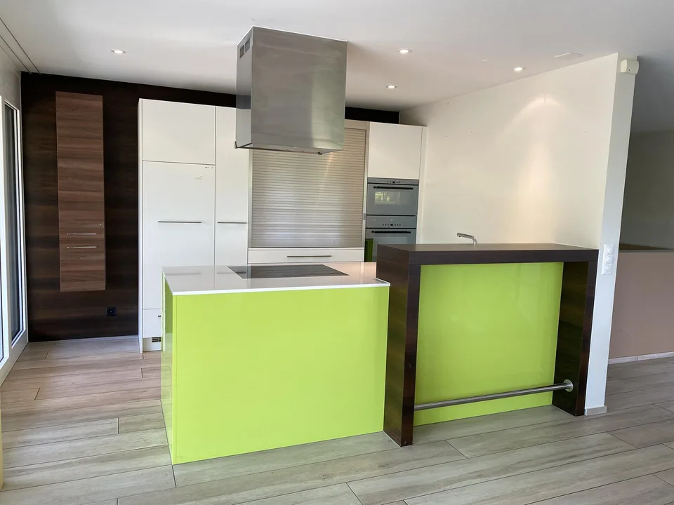 schöne 3.5 Gartenwohnung mit gedecktem Sitzplatz und Disporaum