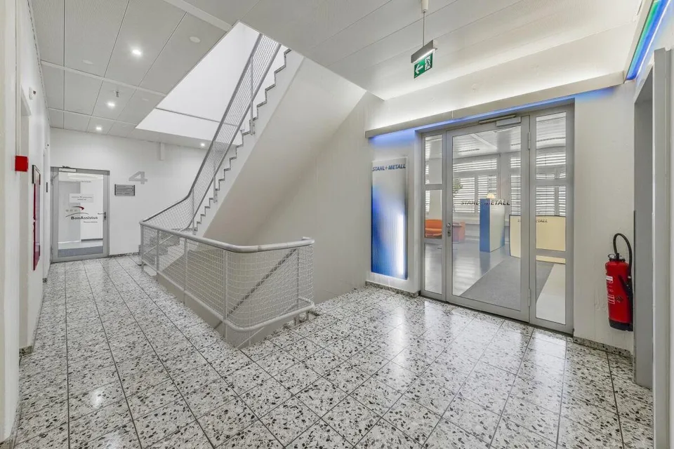 Büro mit Mitbenutzung von Küche & Sitzungszimmer in Volketswil