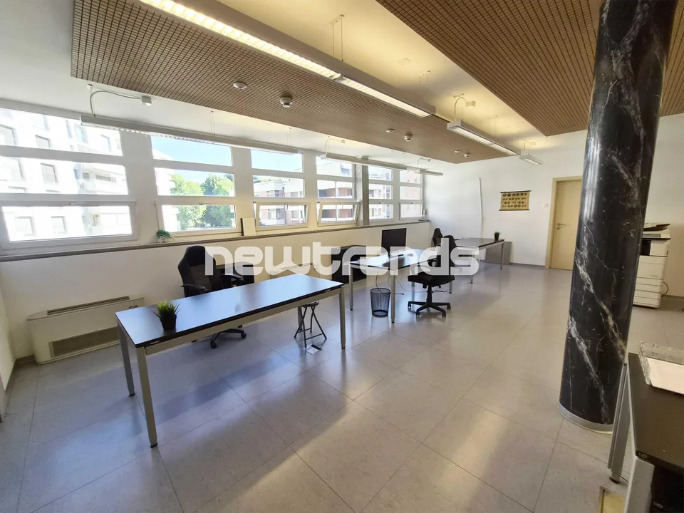 Agno: affittasi ampio ufficio semi-arredato di 230 m², disponibilit...
