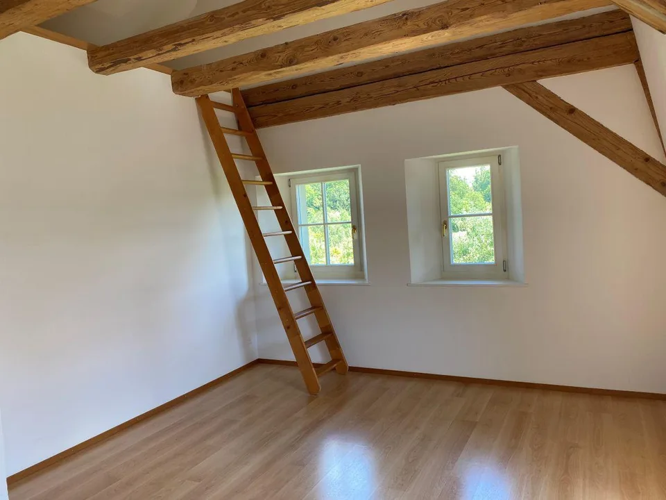 Charmante Dachwohnung in Wabern