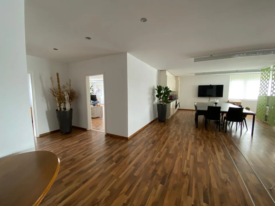 Grosszügige Gewerbefläche mit Balkon in Zuzwil SG