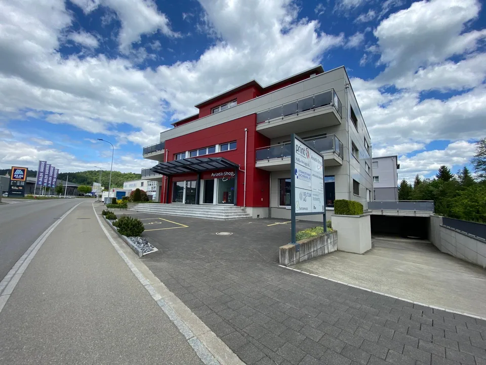 Grosszügige Gewerbefläche mit Balkon in Zuzwil SG