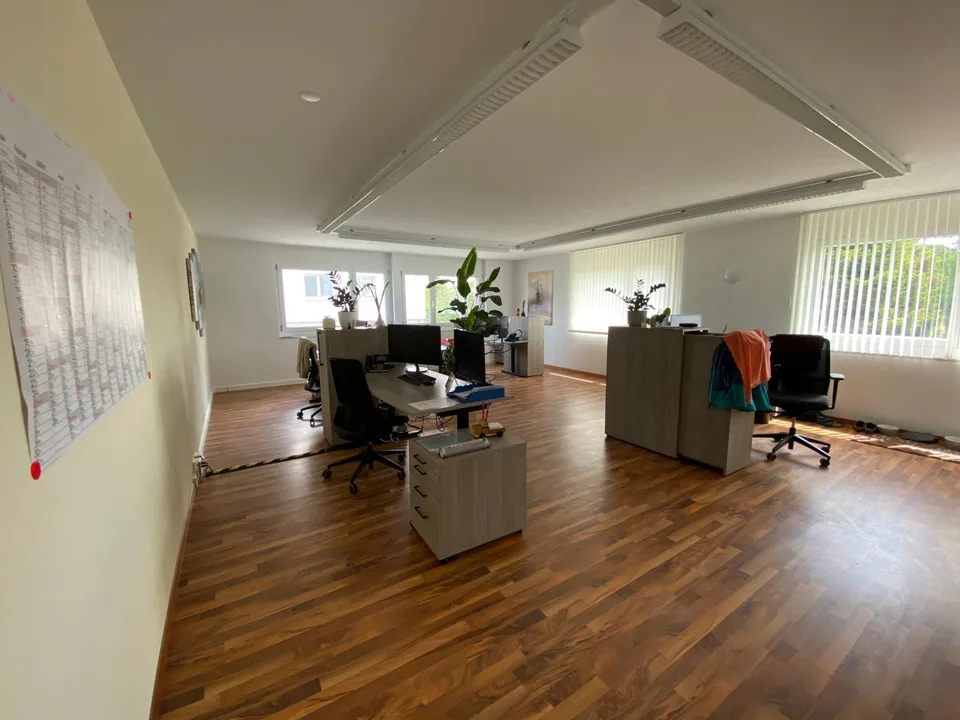 Ampio spazio commerciale con balcone a Zuzwil SG – foto 7 di 12