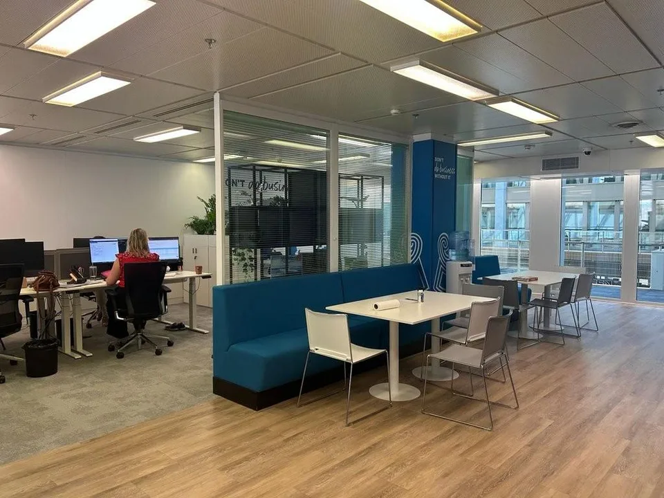 Surface de 142 + 228 m2 soit 370 m2 au Geneva Business Center à Lancy
