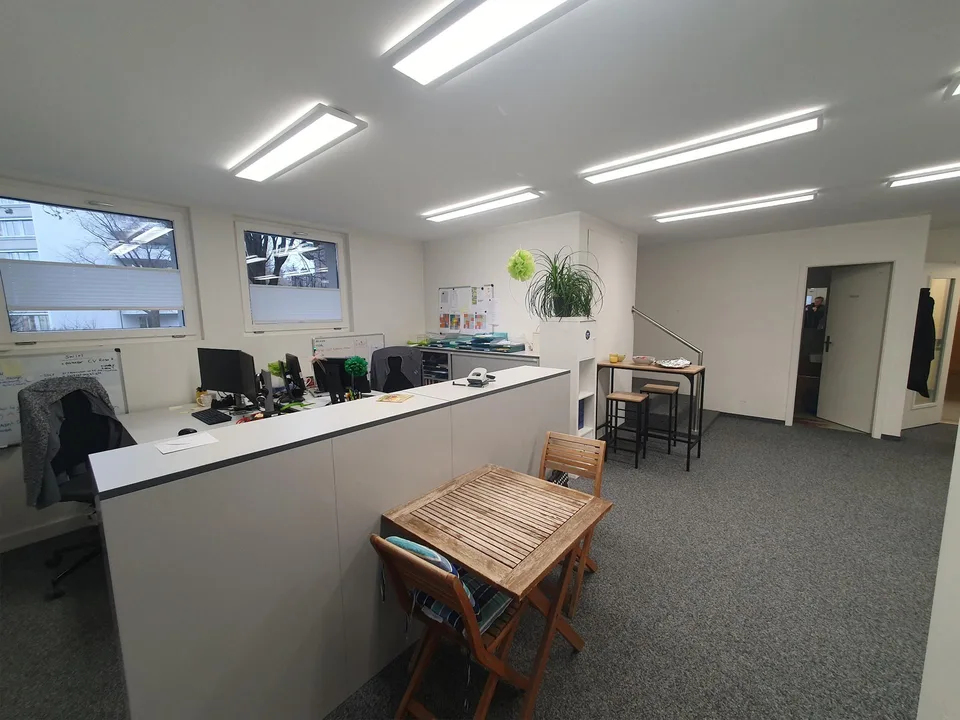 moderne Büroflächen, auch gut nutzbar als Labor oder für Therapie – foto 10 di 17