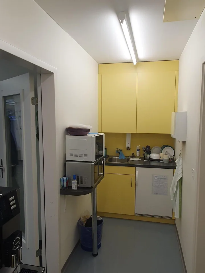 moderne Büroflächen, auch gut nutzbar als Labor oder für Therapie – foto 11 di 17