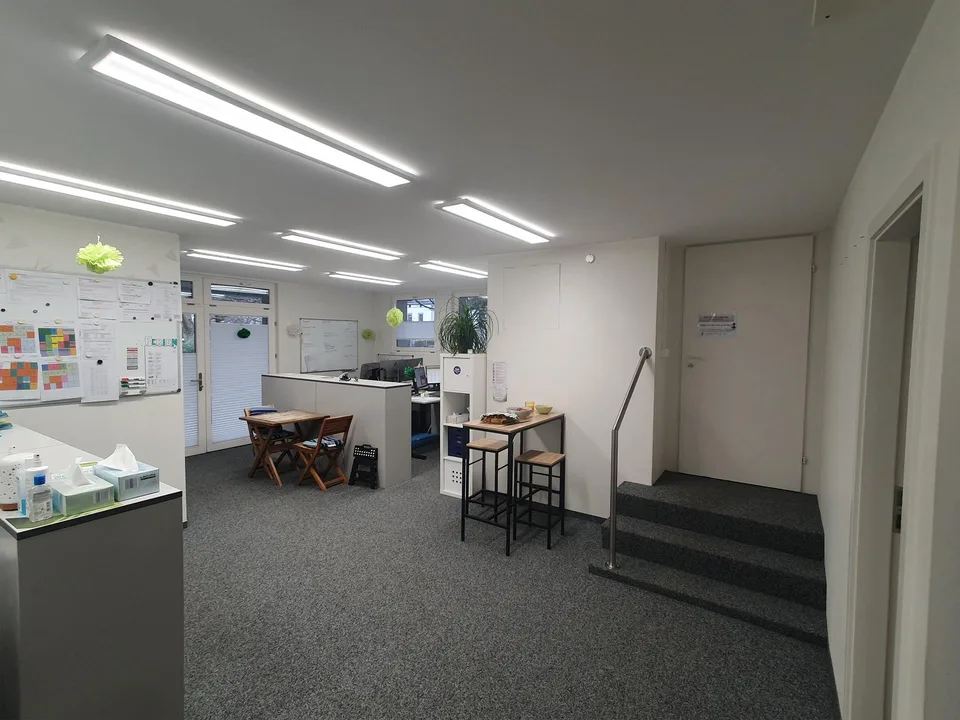moderne Büroflächen, auch gut nutzbar als Labor oder für Therapie – foto 8 di 17