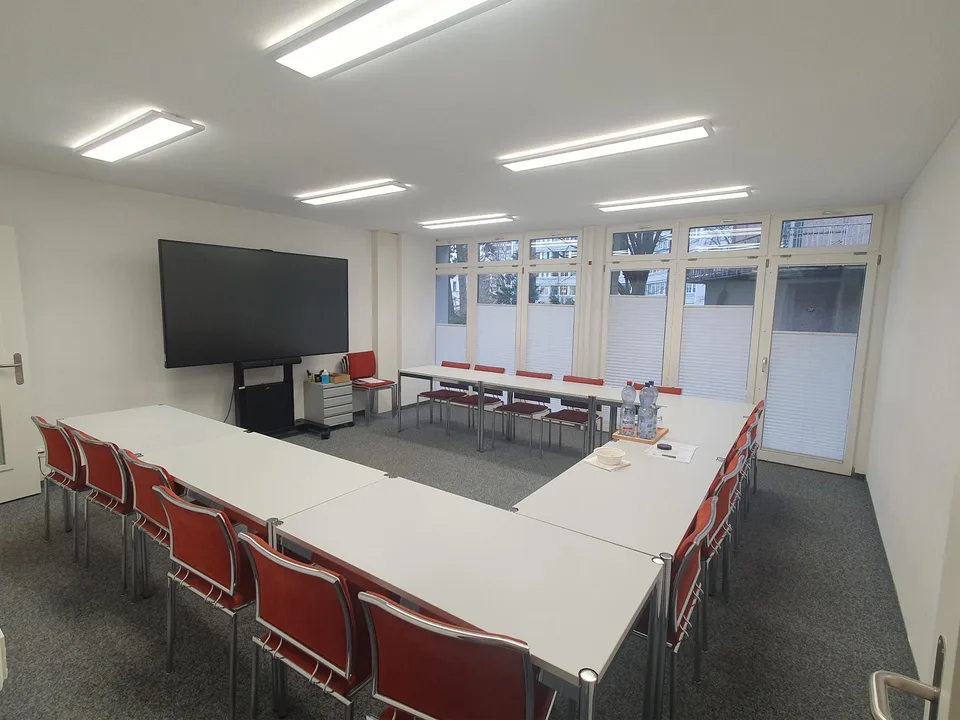 moderne Büroflächen, auch gut nutzbar als Labor oder für Therapie – foto 7 di 17