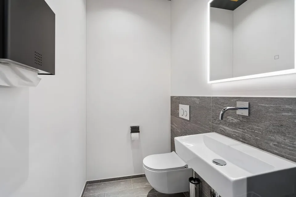 Hochwertig ausgebaute Bürofläche an bester Lage am Löwenplatz – Foto 7 von 12