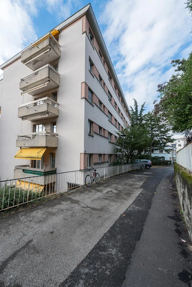 Places de parc intérieure à louer pour petite voiture