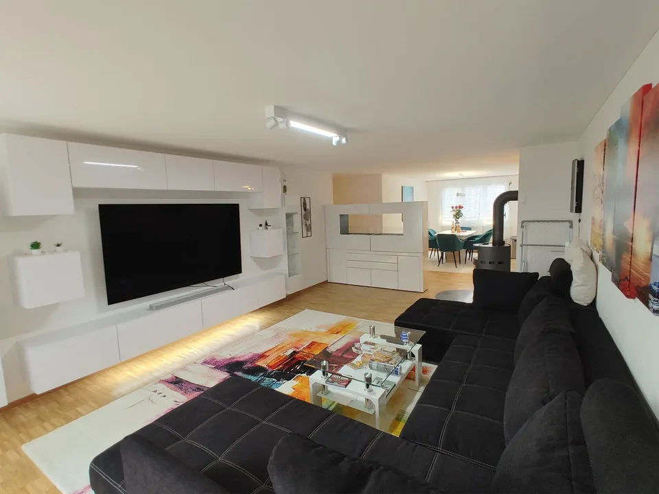 schöne und helle 4.5 Zimmer Wohnung