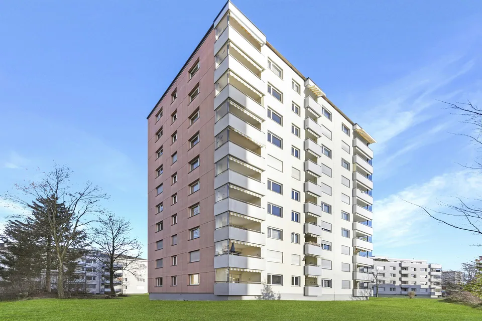 Grosszügige 4½ Zimmerwohnung mit toller Aussicht