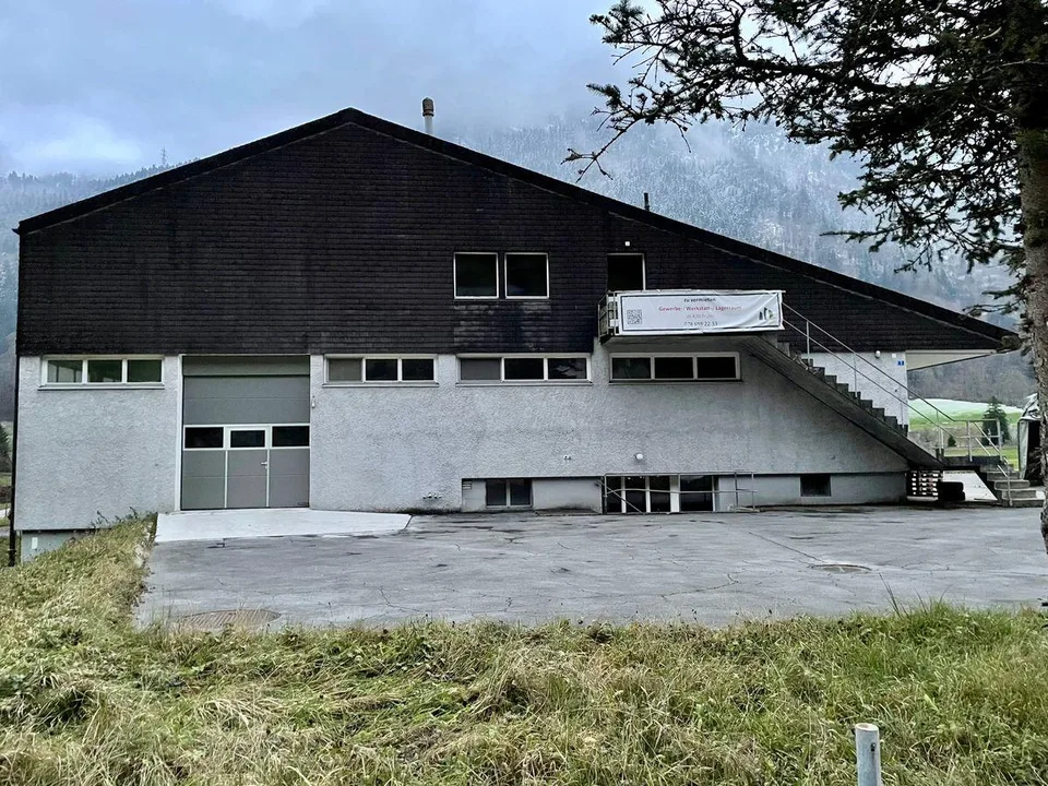 Gewerberäume, Lagerflächen und Parkplätze zu vermieten – photo 6 sur 8