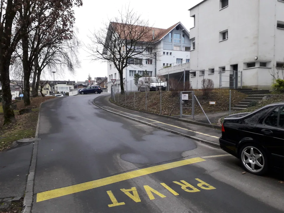 ungedeckter Parkplatz
