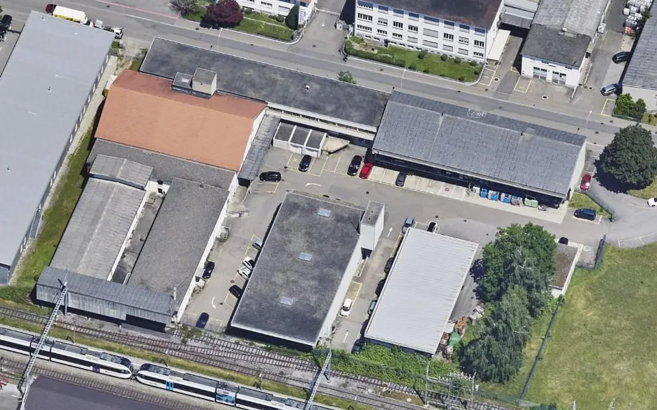 Diverse gedeckte Abstellplätze für Wohnmobile etc.