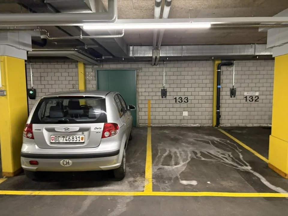 Einstellhallenplatz im Herzen von Ostermundigen