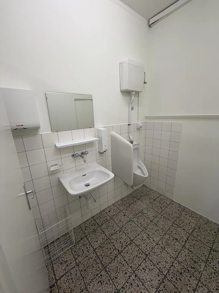 Gewerbefläche im 1.OG zu vermieten!