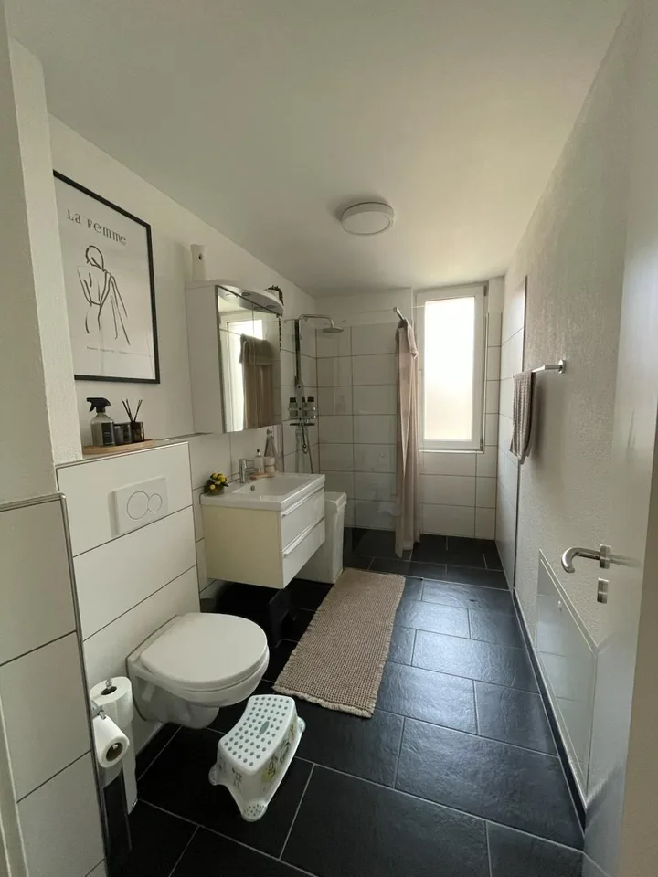 Moderne 4.5 - Zimmerwohnung mit Sitzplatz zu vermieten – Foto 7 von 11
