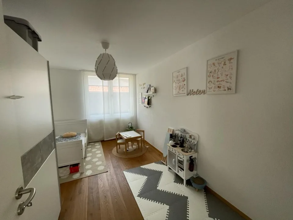 Moderne 4.5 - Zimmerwohnung mit Sitzplatz zu vermieten – Foto 8 von 11