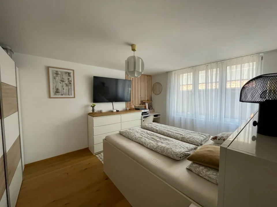 Moderne 4.5 - Zimmerwohnung mit Sitzplatz zu vermieten