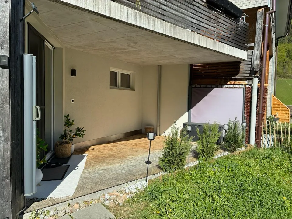 Moderne 4.5 - Zimmerwohnung mit Sitzplatz zu vermieten