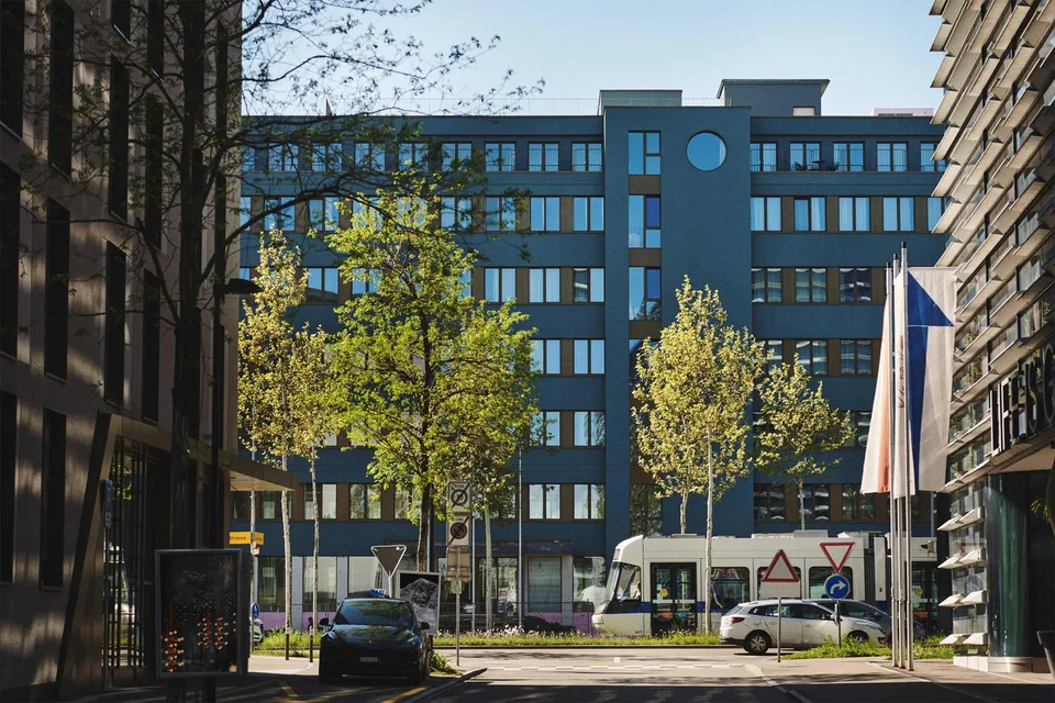 Grosszügiges Büro an zentraler Lage in Opfikon zu vermieten!