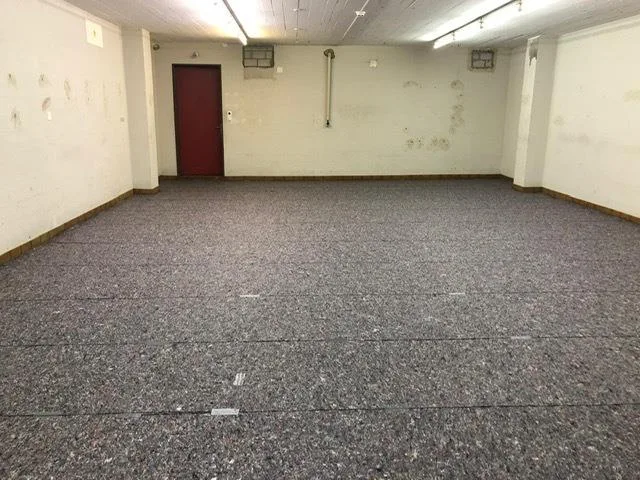 Grosser Lagerraum direkt beim Bahnhof Enge zum Mieten