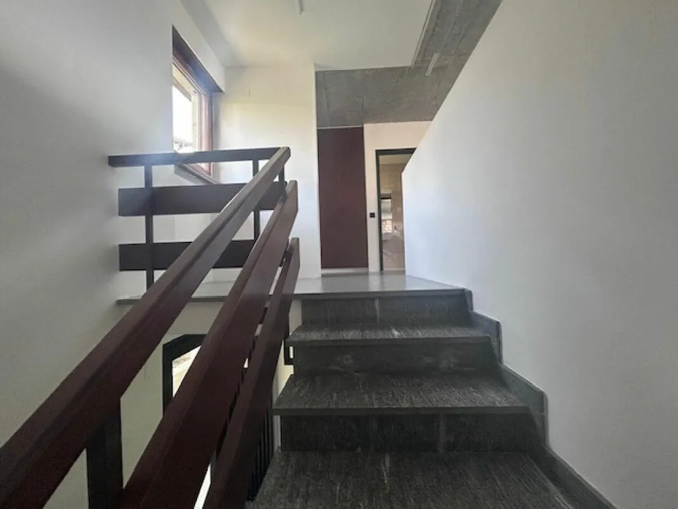 APPARTAMENTO 4.5 LOCALI IN CASA BIFAMILIARE - RINNOVATO - GIARDINO ...