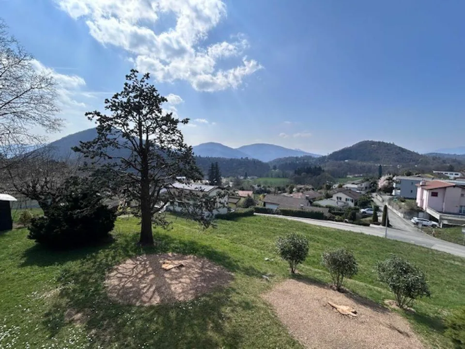 APPARTAMENTO 4.5 LOCALI IN CASA BIFAMILIARE - RINNOVATO - GIARDINO ...