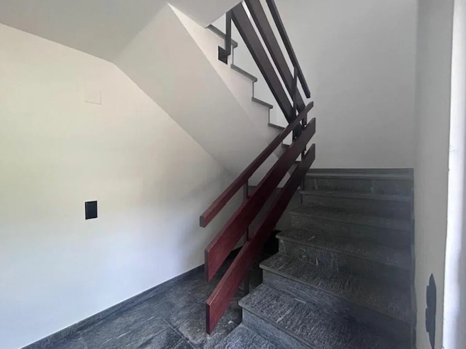 APPARTAMENTO 4.5 LOCALI IN CASA BIFAMILIARE - RINNOVATO - GIARDINO ...