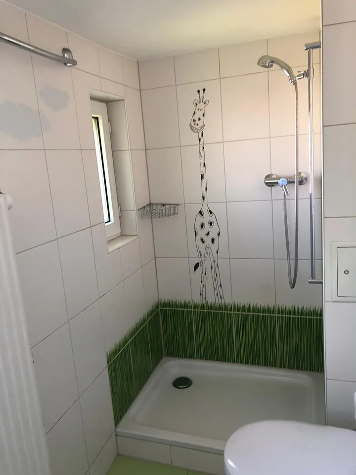 Frisch renovierte Dachwohnung