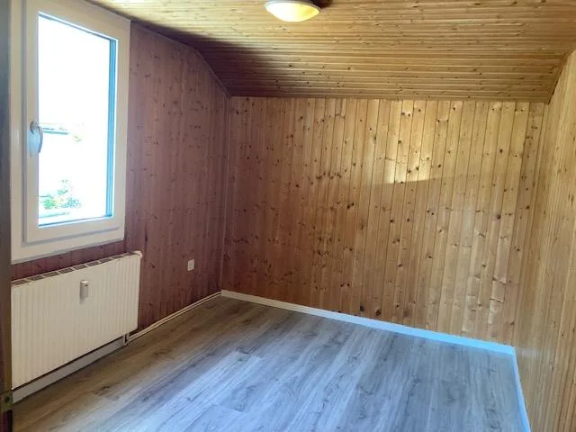 Frisch renovierte Dachwohnung