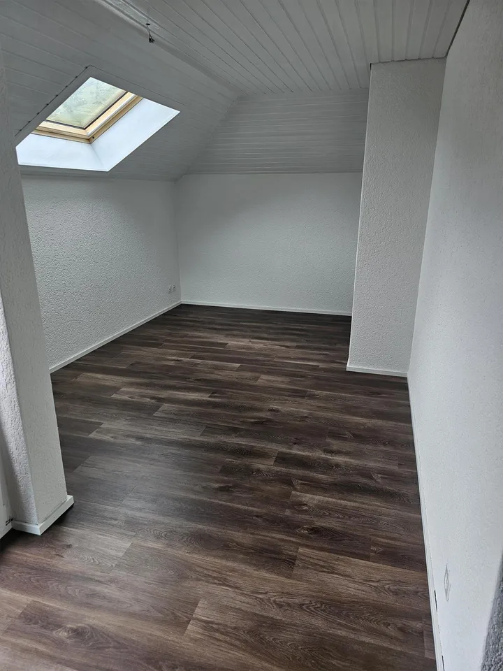 frisch renovierte 2 1/2-Zimmerwohnung an ruhiger Lage