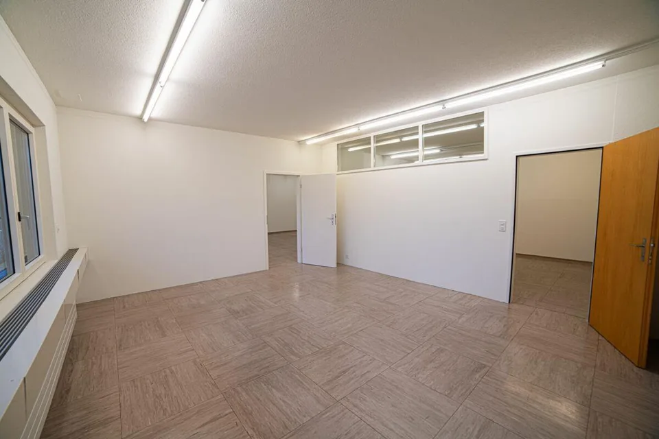 Büro im 2. Obergeschoss mit praktischer Raumaufteilung – foto 6 di 14