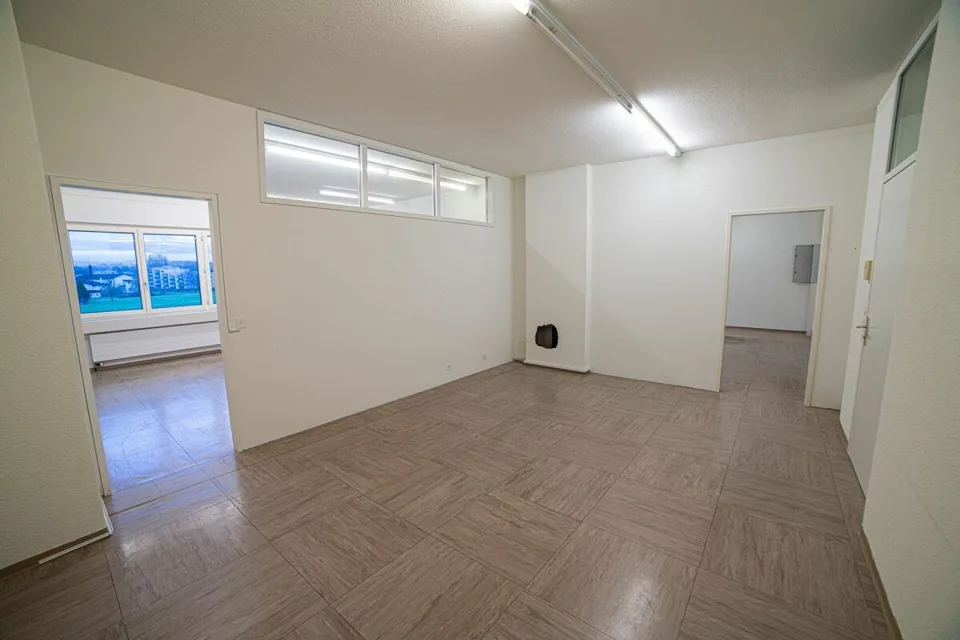 Büro im 2. Obergeschoss mit praktischer Raumaufteilung – foto 8 di 14