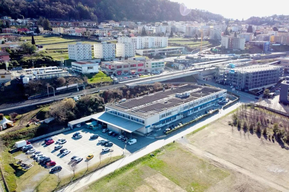 Large modular and divisible commercial space | Grosszügige modulare...